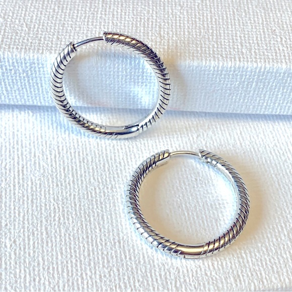 ◾️925 Sterling Silver Round Hoop Earrings - Picture 7 of 8